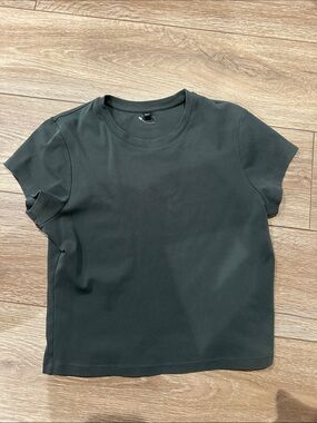 Uniqlo Crewneck Tee in Deep Green